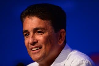 En la temporada 92-93 consiguió el trofeo Pichichi, que le es designado al máximo goleador de la Liga de España.