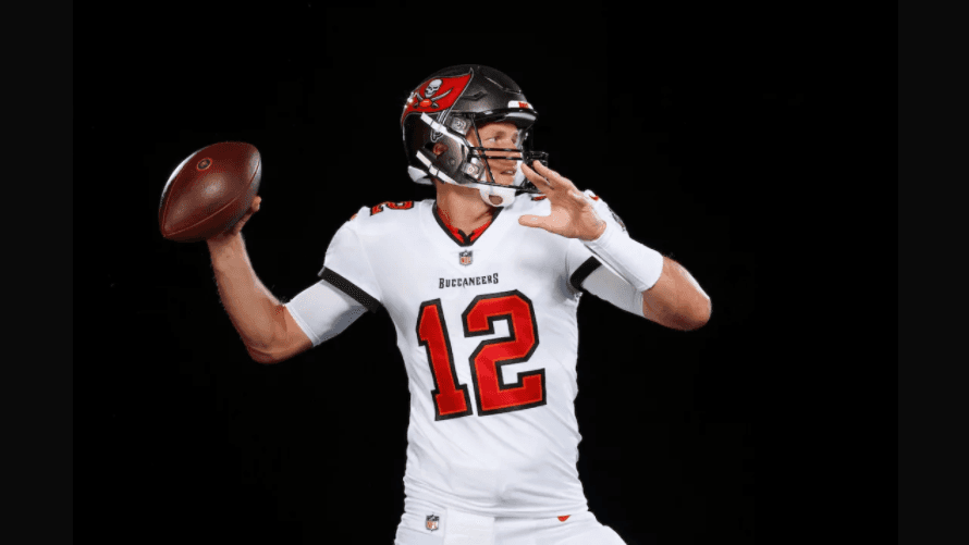 Y es que tantos años en loa Pats que nadie imaginaba ver a Brady con otros colores.