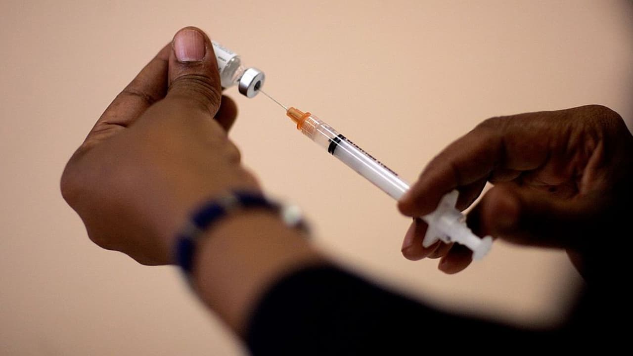 Alertan sobre estafas con vacunas falsas y medicinas milagrosas en California