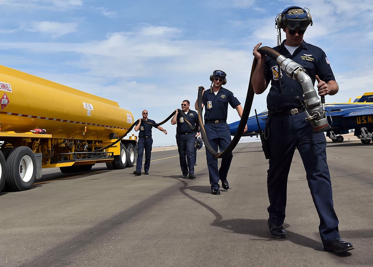 El trabajo en equipo es uno de los mayores pilares de los integrantes de US Navy Blue.