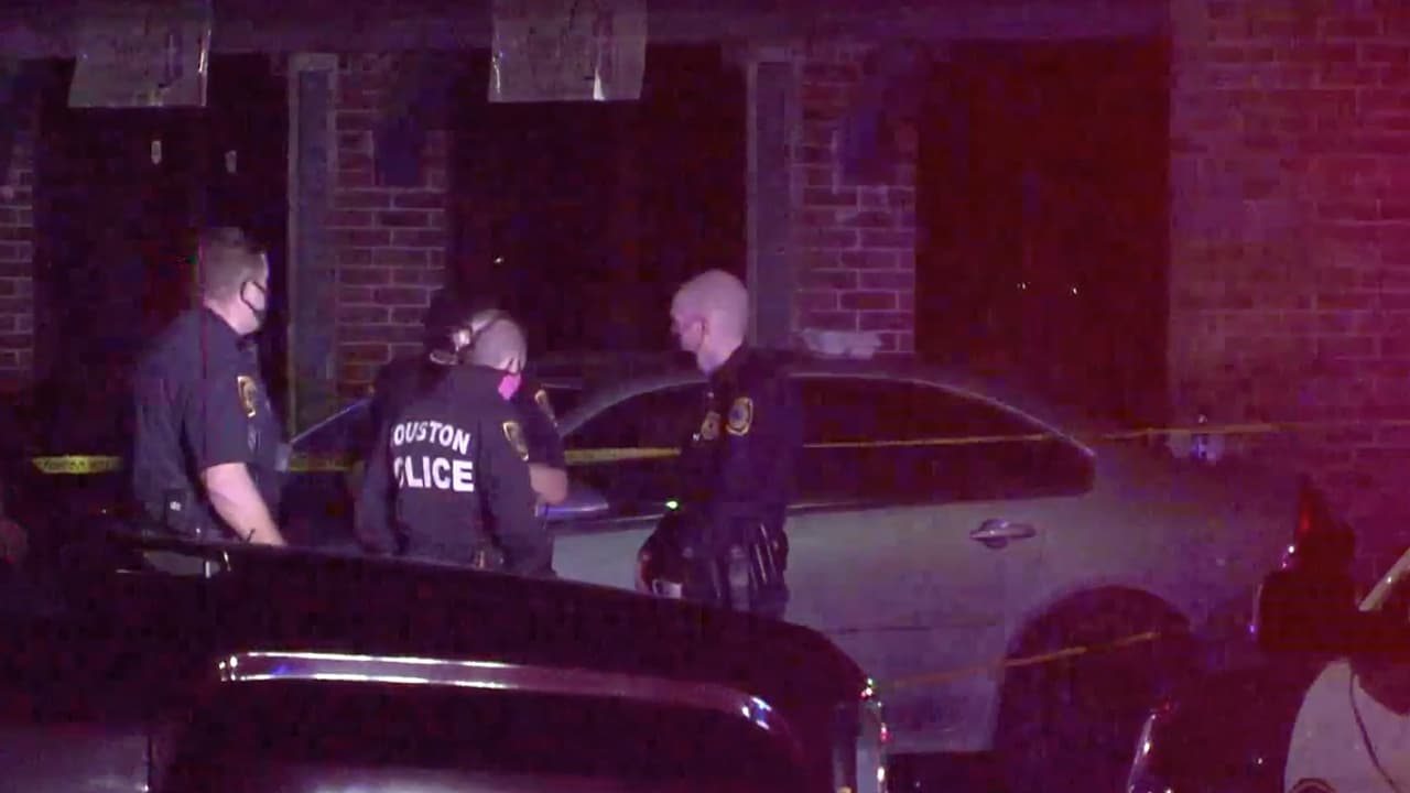 El hombre fue arrestado y podría enfrentar cargos por agresión agravada con un arma mortal.