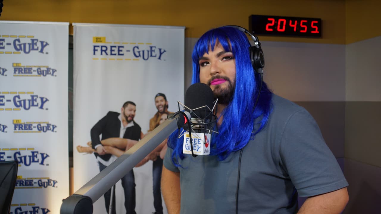 El Tambochi pago la apuesta contra El Compa Ivan cambiando de 'look' por un día.