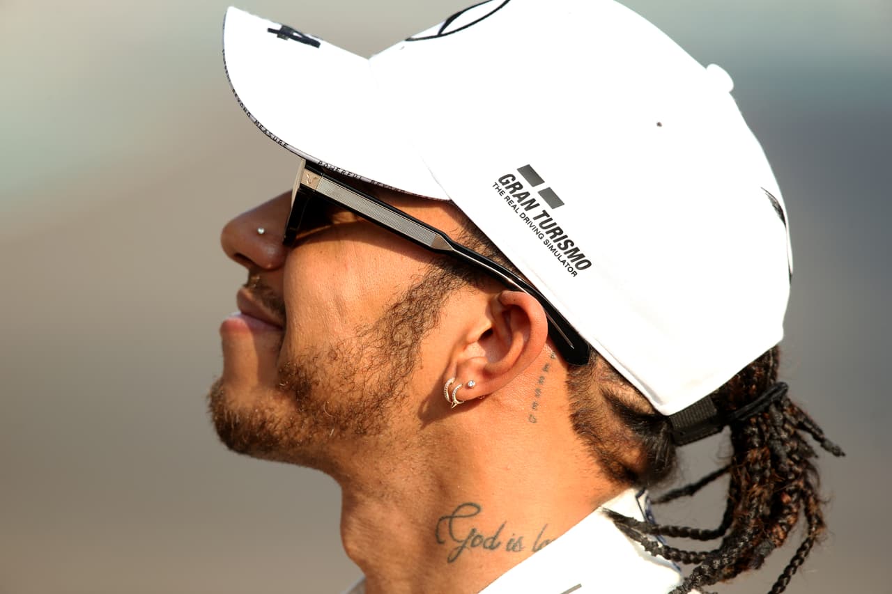 Lewis Hamilton es el primer piloto de la historia de la Formula 1 en liderar 19 Grandes Premios en una temporada. Nico Hulkenberg se retira de la Fórmula 1 y Hamilton comparte podio con Verstappen y Charles Leclerc.