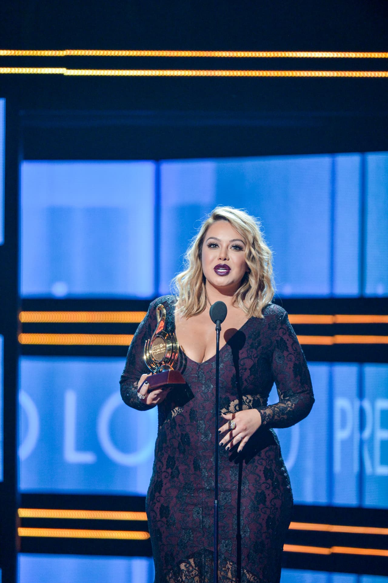 Durante esa noche, la cantante también tuvo la oportunidad de interpretar su sencillo 'La necia' en el escenario.