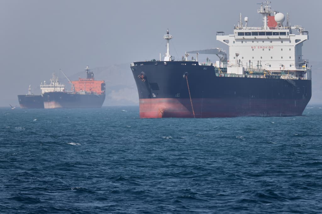 1,500 barcos y 20,000 tripulantes atrapados en aguas del Medio Oriente por la guerra en Irán