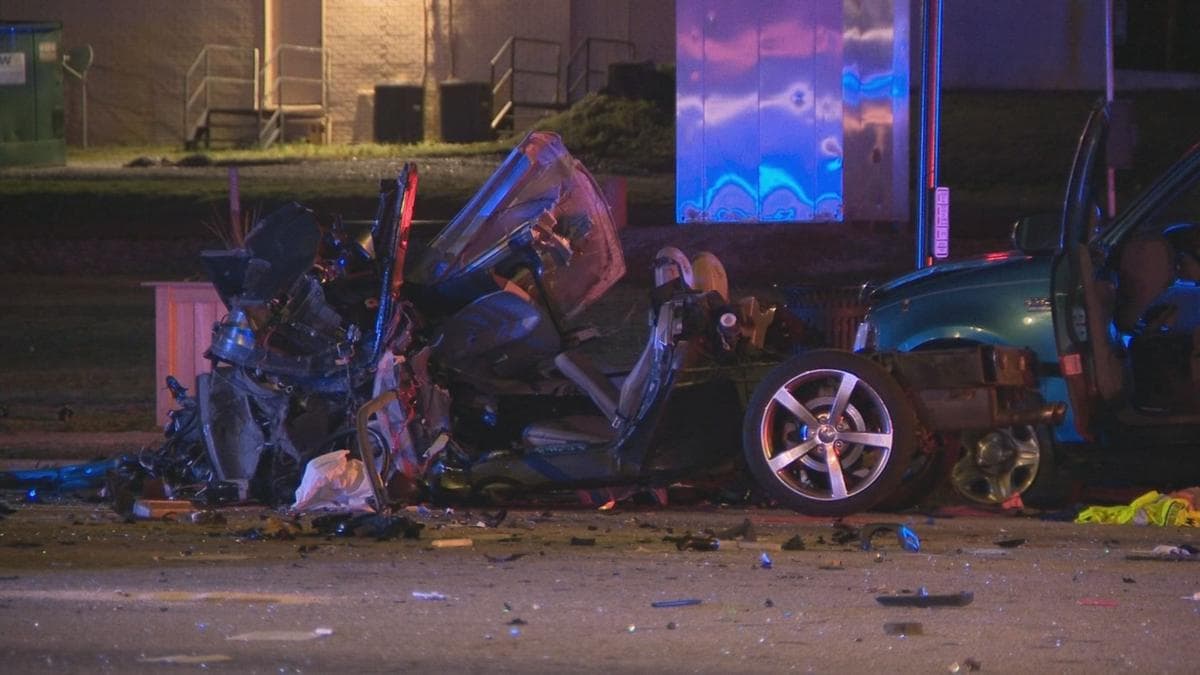 Aparatoso choque entre tres vehículos dejó tres muertos y dos heridos, entre ellos un bebé de 13 meses de edad en Forest Park.