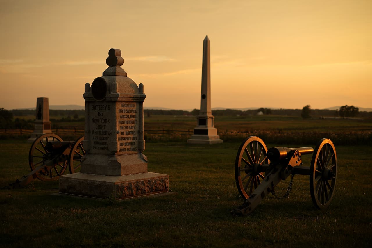 <b>GETTYSBURG</b>. Una de las batallas más importantes libradas en la Guerra Civil fue la Batalla de Gettysburg. En julio de 1863, tres días de lucha resultaron en muchas bajas y la retirada del Ejército Confederado. Hoy, el Parque Militar Nacional de Gettysburg marca el sitio histórico.