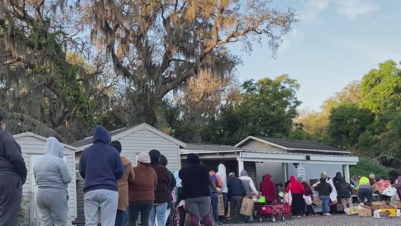 Crisis alimentaria en la comunidad hispana de Wimauma: iglesia local les brinda ayuda