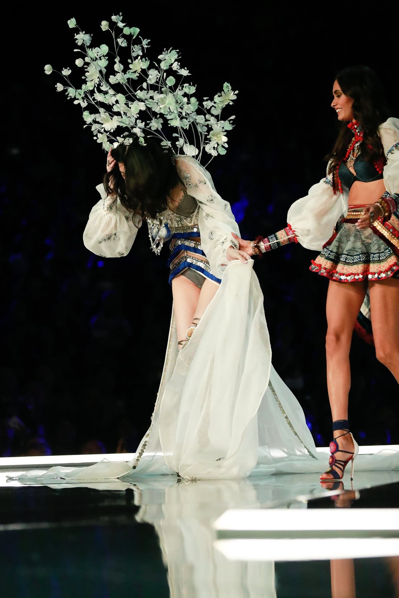 Ming Xi se levantó rápidamente y fue aplaudida por el público.