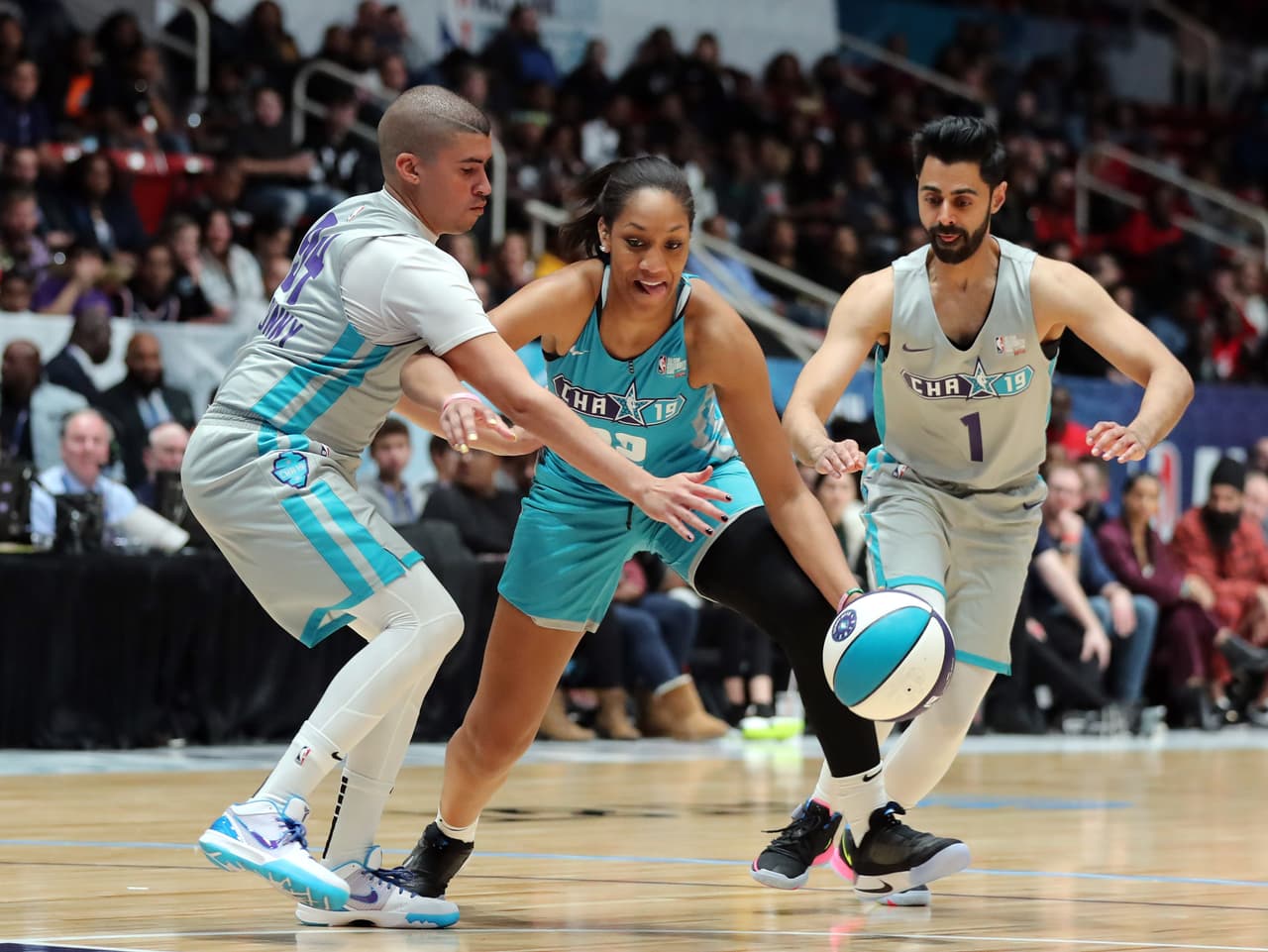 Al final del partido, el equipo de EEUU que jugó como local, se impuso al Visitante por una puntuación de 82 a 80.
<br>