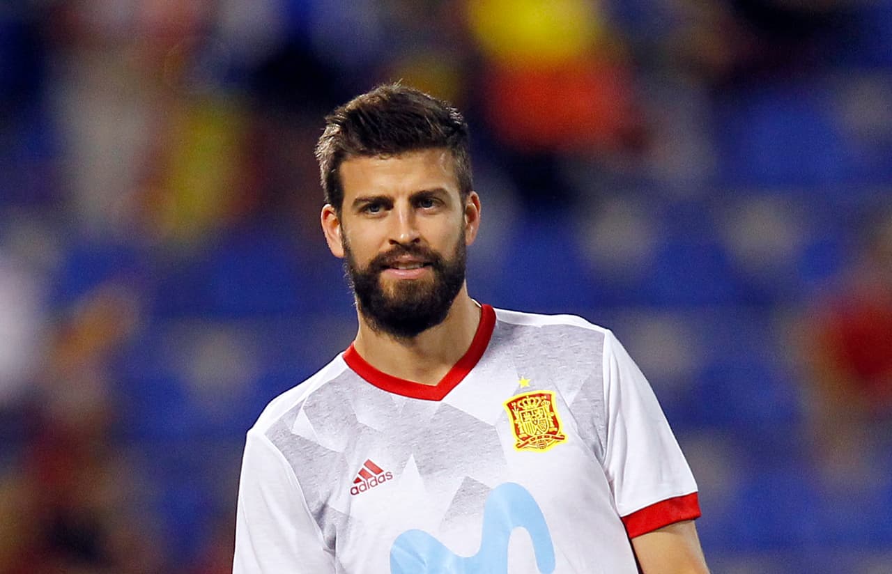 Luego de que se le atacó de independentista, anunció su retiro de la Selección de España terminando el Mundial de Rusia.