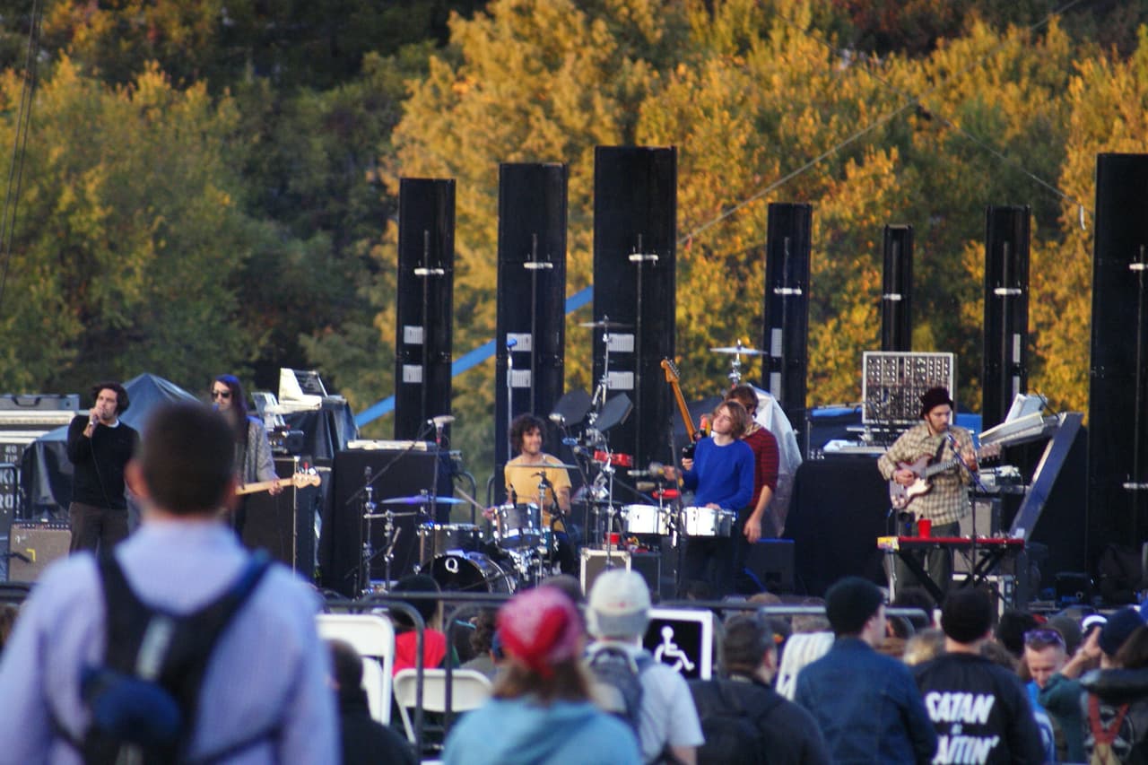 Miles se divirtieron en festival de música Fun Fun Fest este fin de semana en la capital de Texas.