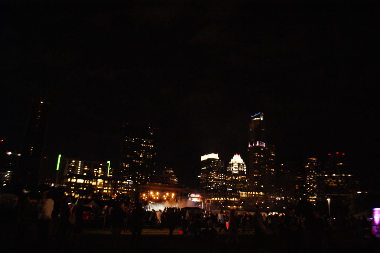 Miles se divirtieron en festival de música Fun Fun Fest este fin de semana en la capital de Texas.