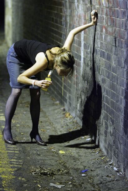 Aunque los hombres siguen siendo los mayores consumidores, ‘se observa un incremento importante en mujeres de las nuevas generaciones’ en cuanto al consumo de alcohol, según el subsecretario de Prevención y Promoción de la Salud, Mauricio Hernández.