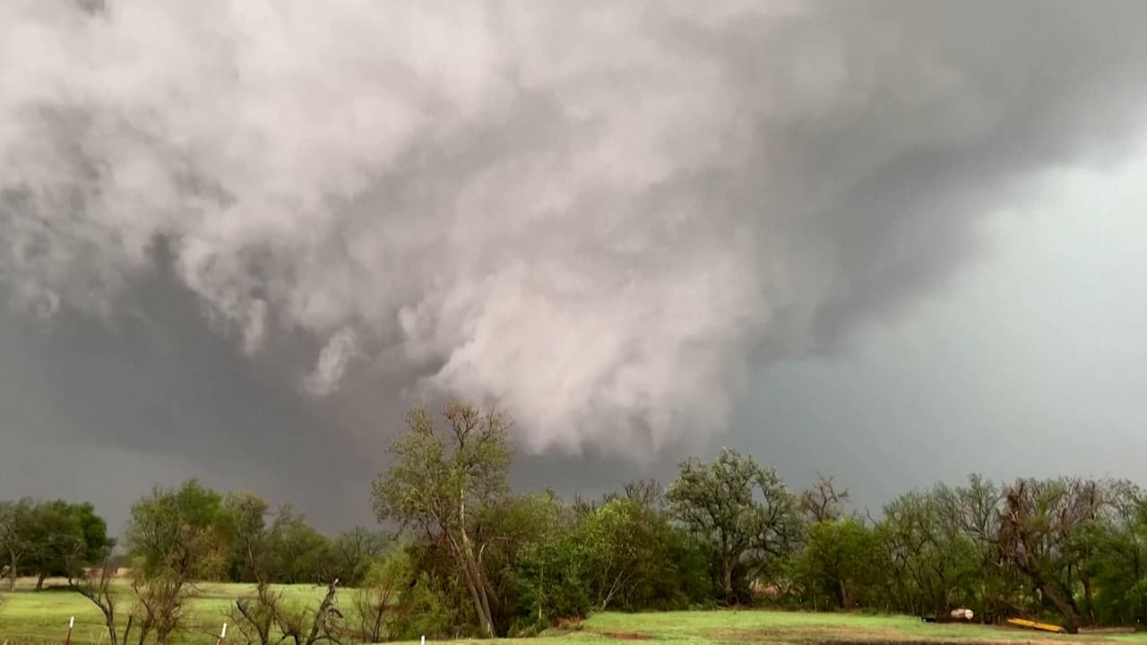 Al menos dos muertos deja una potente tormenta con tornados y granizo en parte del centro de EEUU