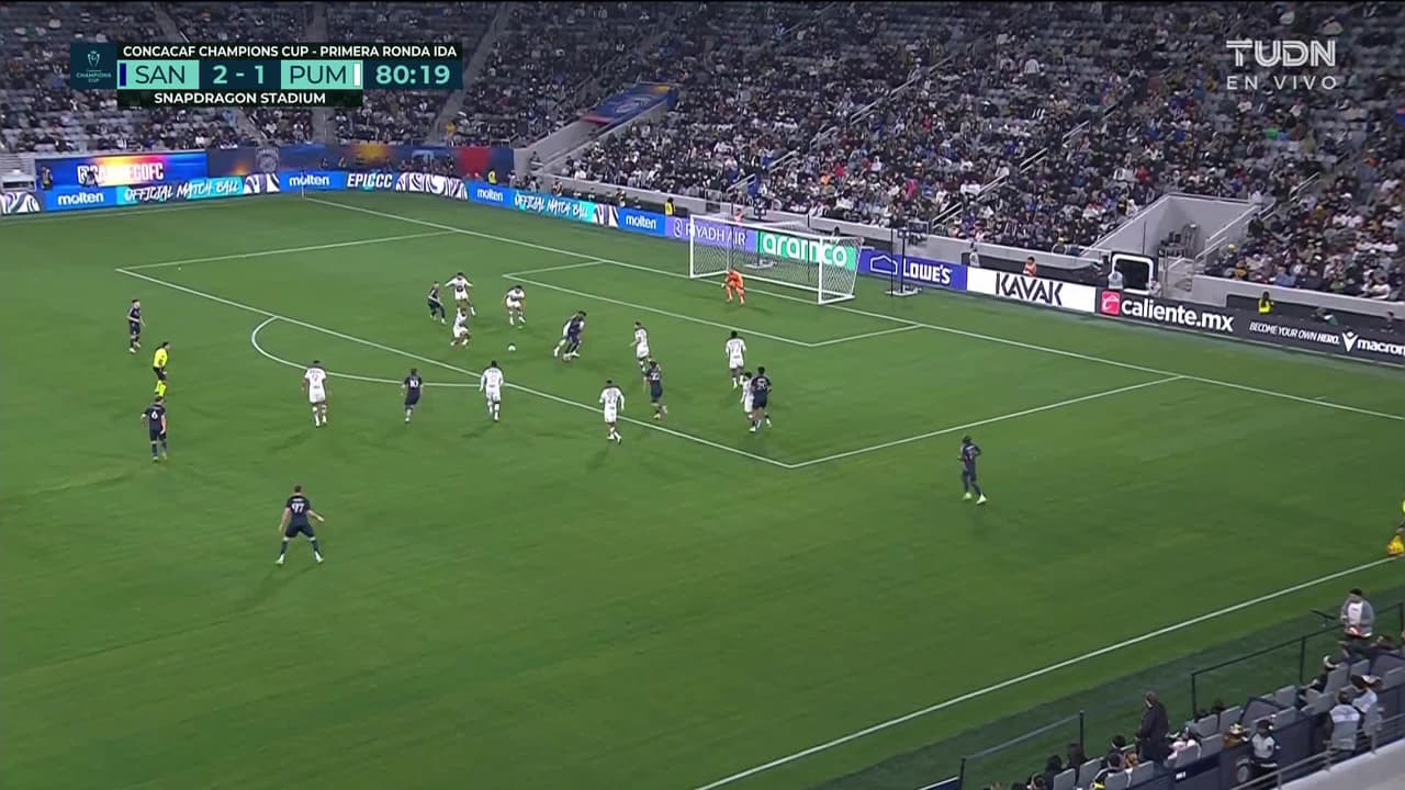 ¡TIRO ATAJADO! disparo por David Vazquez.