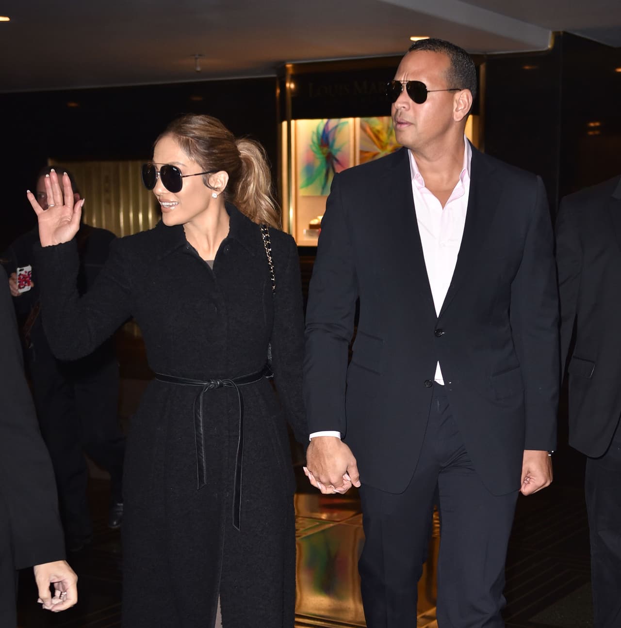 Una de sus salidas más elegantes para la noche la eligieron para ir a los estudios de NBC en Nueva York. La pareja combinó el abrigo largo al tobillo de The Row de ella con el traje negro azabache de él.