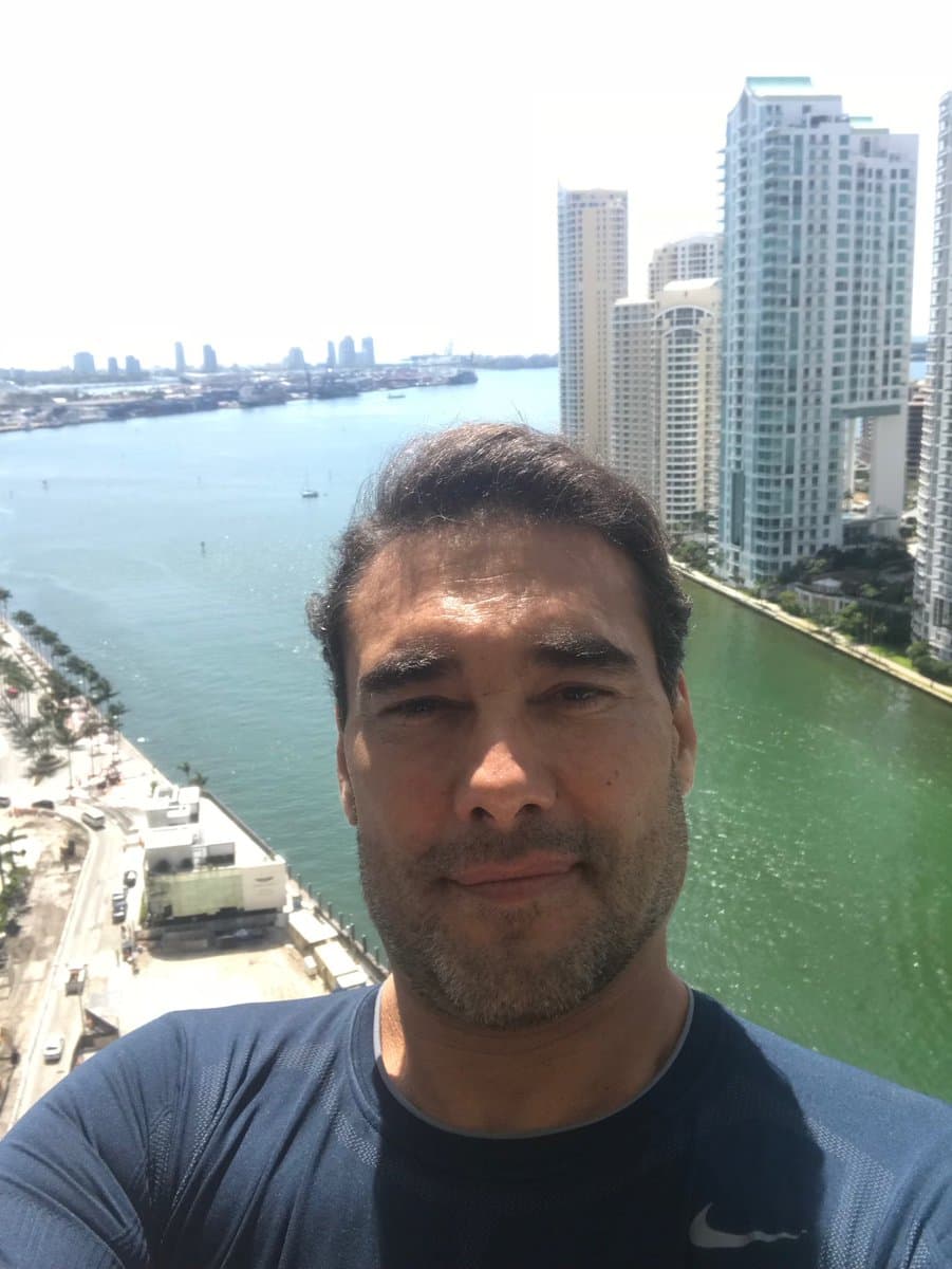 Fue el inicio del quiebre de una relación que hasta ese entonces parecía feliz. Vino un largo distanciamiento e intercambio de más señalamientos entre ambos. Sin embargo, el pasado abril, el actor confirmó que ya se hablaban y este lunes, trascendió 
<b><a href="https://www.instagram.com/p/By08xjdpkz2/" target="_blank">una publicación</a> de Yánez,</b> desde su cuenta de Instagram, en la que le desea lo mejor a su retoño.