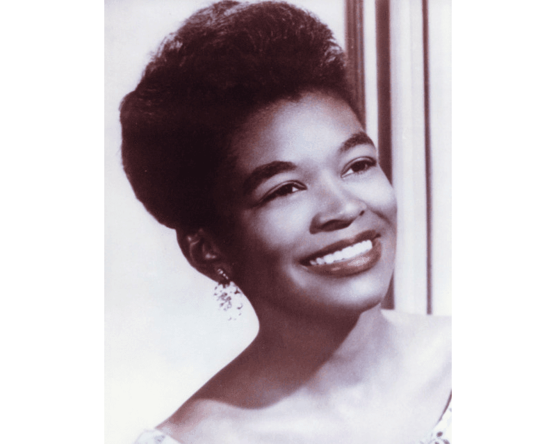 <b>Thelma Joyce White</b>. Activista afroamericana. Tras graduarse en 1954 de la Douglass High School (la única escuela que aceptaba afroamericanos en El Paso en la época), aplicó para la Texas Western College pero su aplicación fue rechazada por las leyes segregacionistas. Luchó el resto de su vida por la igualdad para estudiantes de minorías y una beca de la Universidad de Texas en El Paso lleva su nombre.