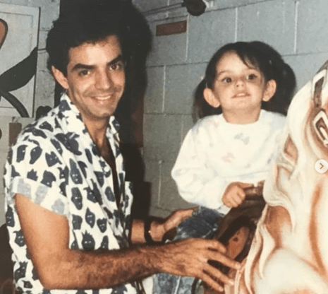 Durante su corto noviazgo concibieron a su única hija. Se convirtieron en padres de Aislinn Derbez el 18 de marzo de 1987.
