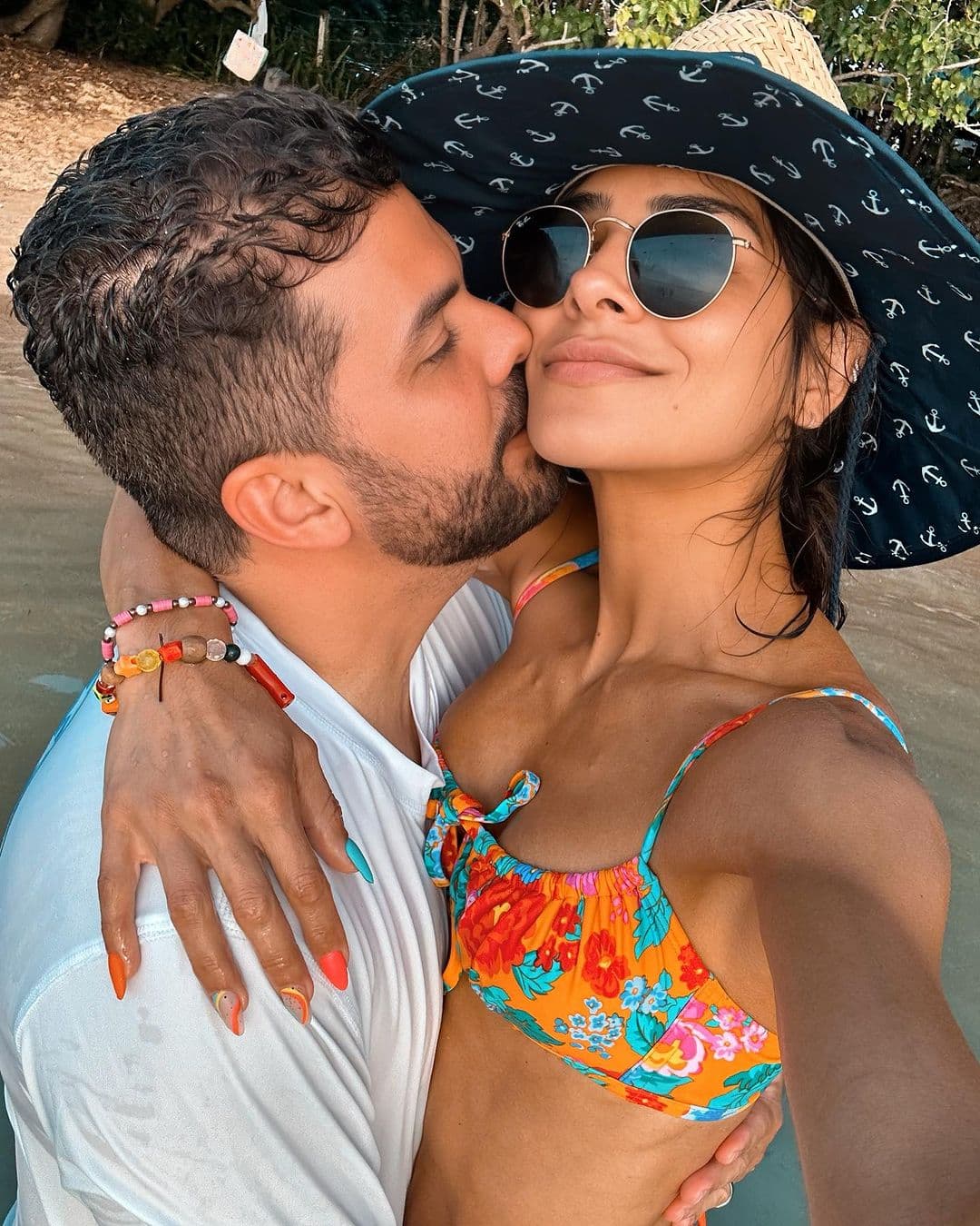 "Los fines de semana prefiero pasar tiempo haciendo un tendido (club de amor) para Matteo que salir de fiesta. Trato de ser congruente con lo que pienso, digo y hago. Tengo más que nunca claras mis prioridades", confesó.
<br>