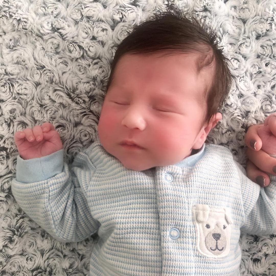 A través de sus redes sociales, el venezolano informó a sus seguidores que su primogénito nació el 7 de abril.