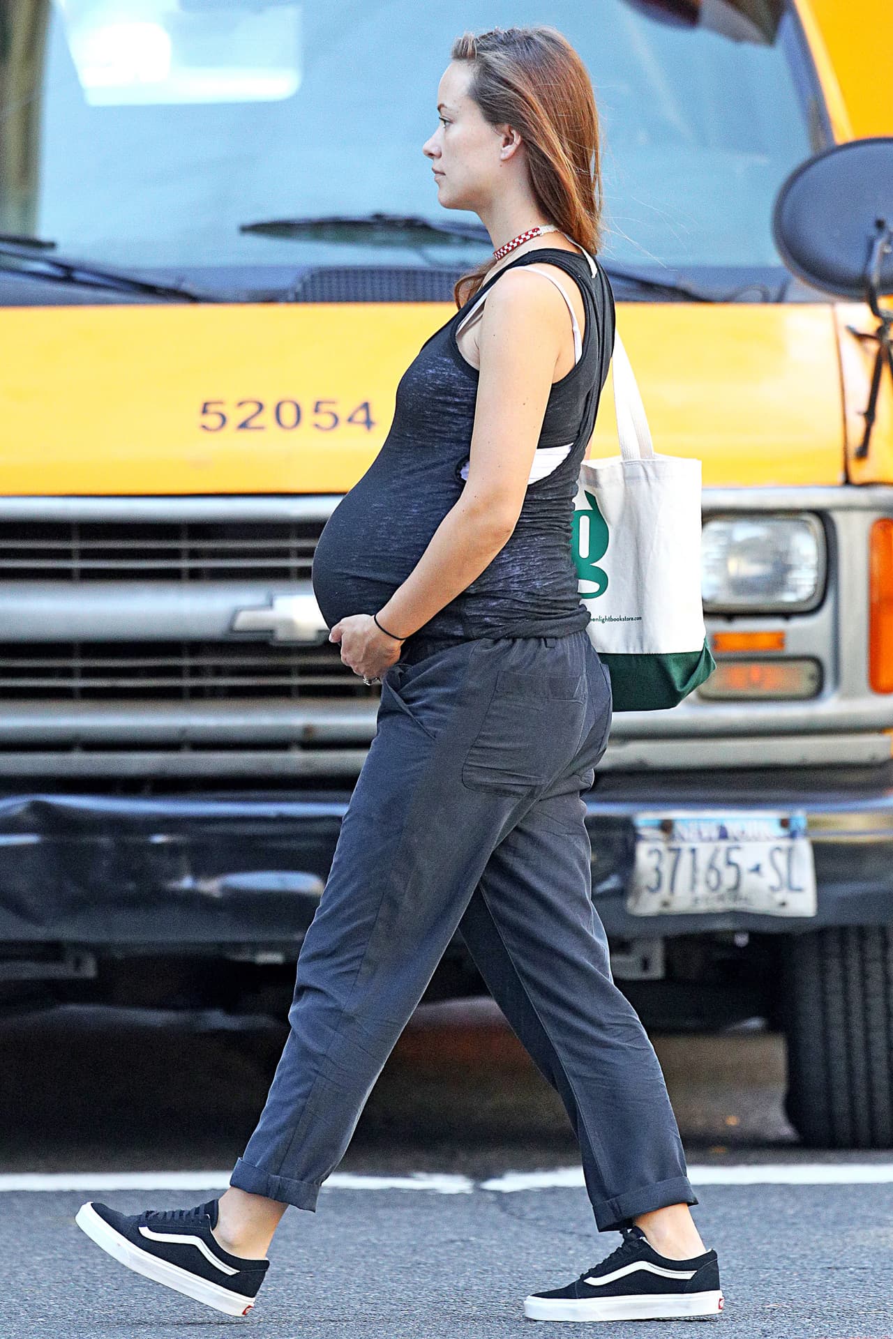 La actriz lucía de lo más casual sin maquillaje y con ropa muy cómoda.