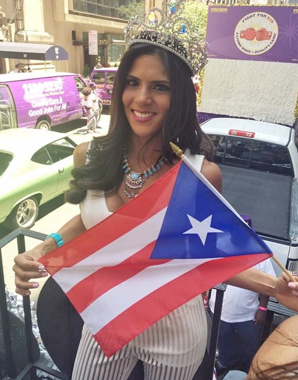 'Feliz de compartir con mis amigos Boricuas en la #ParadaPuertorriqueña en #NY', dijo Francisca. (Junio 14, 2015)