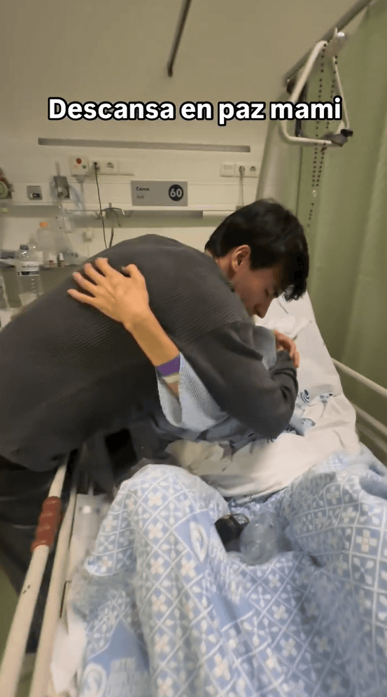 “Te amo, te voy a amar por siempre, siempre te voy a llevar conmigo”, le dijo ‘La Divaza’ a su mamá en dicho encuentro mientras le daba un abrazo, que se convirtió en “el último”.