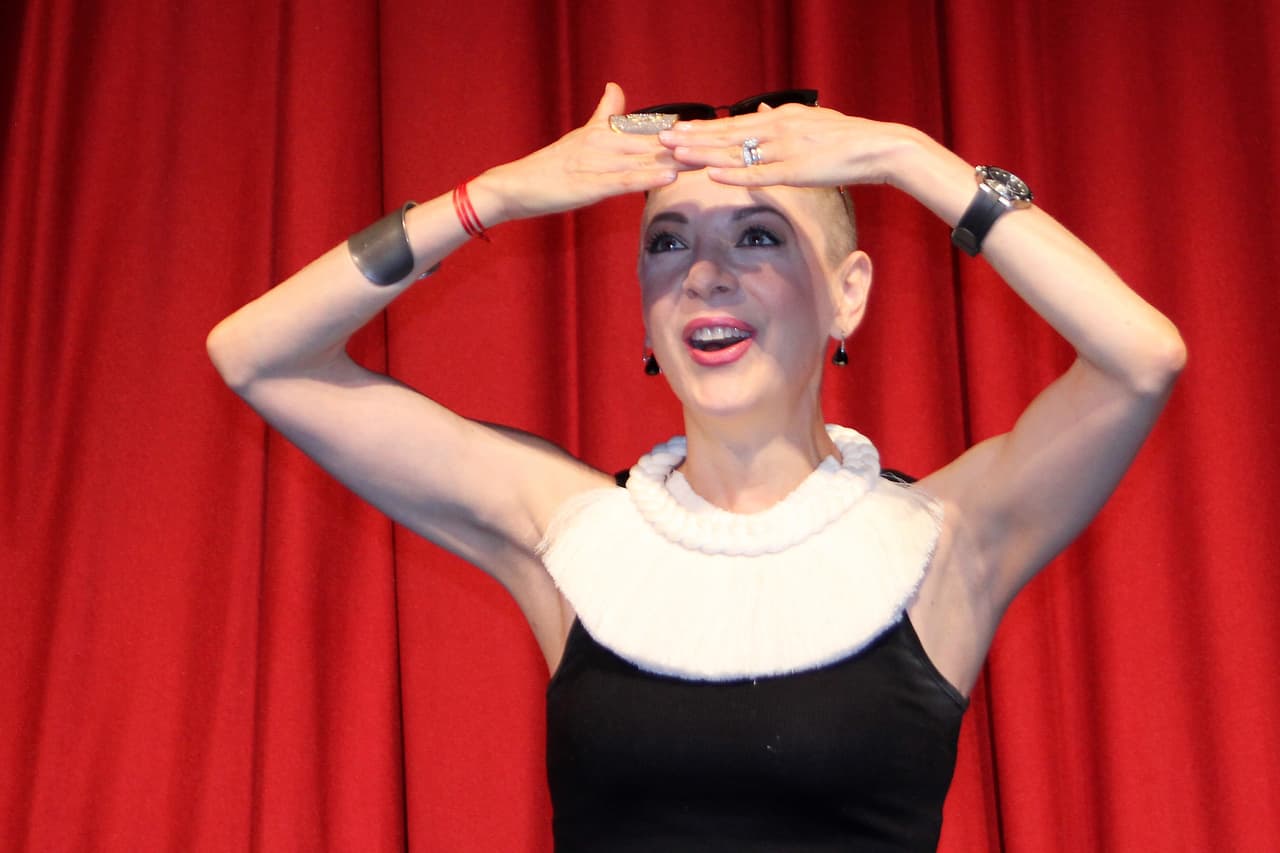 Y en el teatro, será recordada por ser la primera '
<a href="https://www.univision.com/shows/despierta-america/edith-gonzalez-fue-la-primera-aventurera-recordamos-el-seductor-personaje-con-el-que-se-transformo-por-completo-video">Aventurera</a>'.