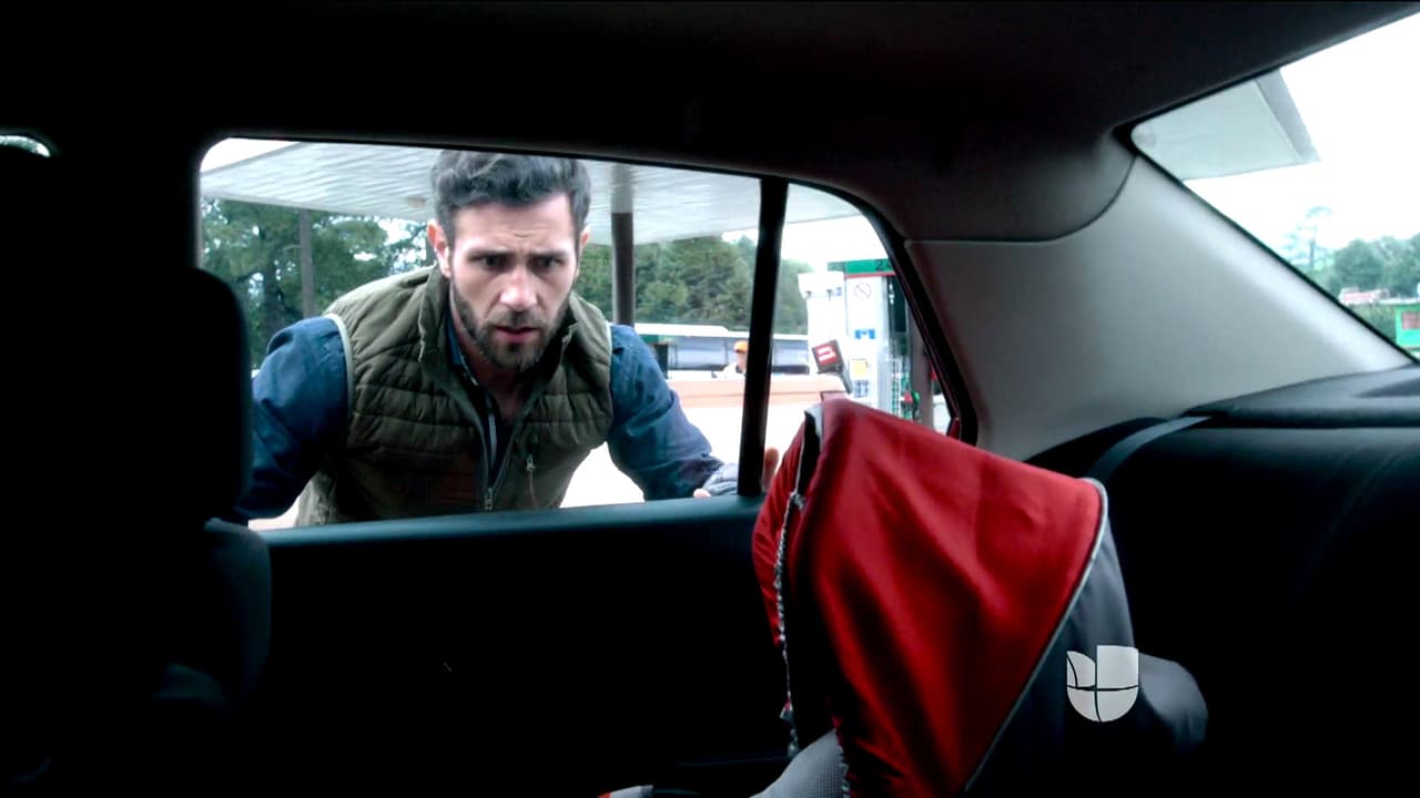 Luego del anuncio, Santiago se dedicó a buscar el automóvil de su esposa, el cual se encontraba estacionado en una gasolinería y sin nadie en su interior.