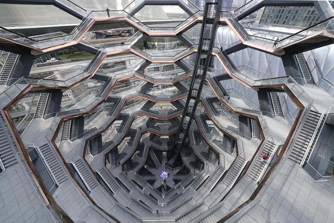 Desde que inauguró la estructura en marzo de 2019, se han registrado tres muertes por suicidio. Estas incluyen: