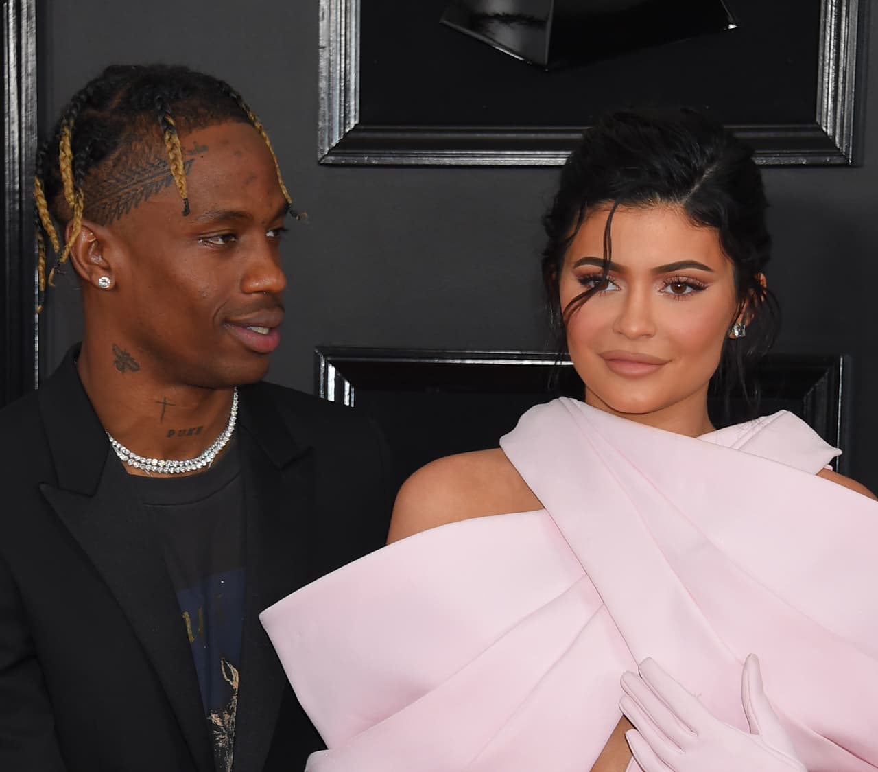 Travis Scott hizo otras presentaciones programadas el día del Super Bowl, un par de días después del nacimiento de su hija Stormi.