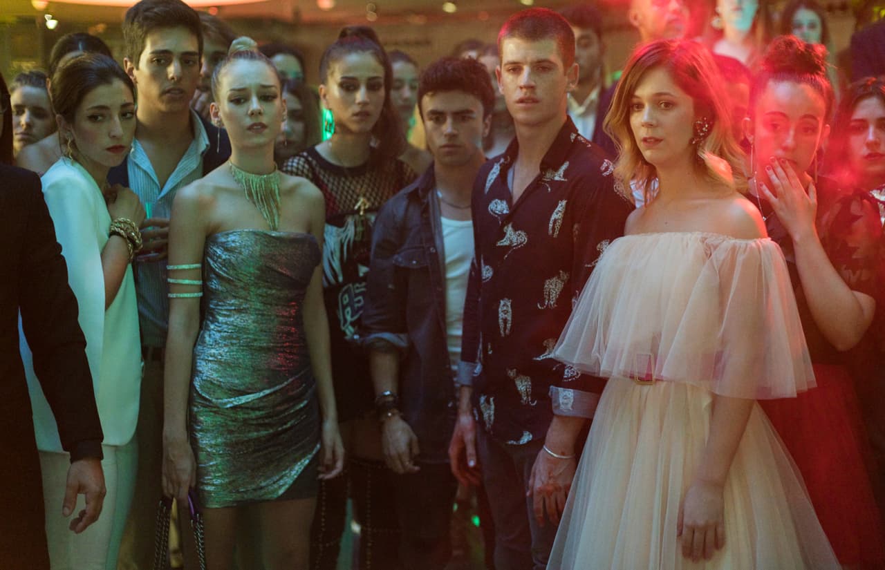 La serie de Netflix 'Élite' ha evolucionado a lo largo de su estancia en la plataforma, e incluso ha añadido 
<a href="https://www.univision.com/entretenimiento/cine-y-series/serie-elite-nuevos-personajes-temporadas-5-6-netflix-elenco">nuevos personajes a su trama.</a> Sin embargo, lo que pocos saben es que esta no ha sido la primera participación como actores de su 'cast'. Aquí te enseñamos cómo se veían en sus primeros papeles y cómo han cambiado.
<br>