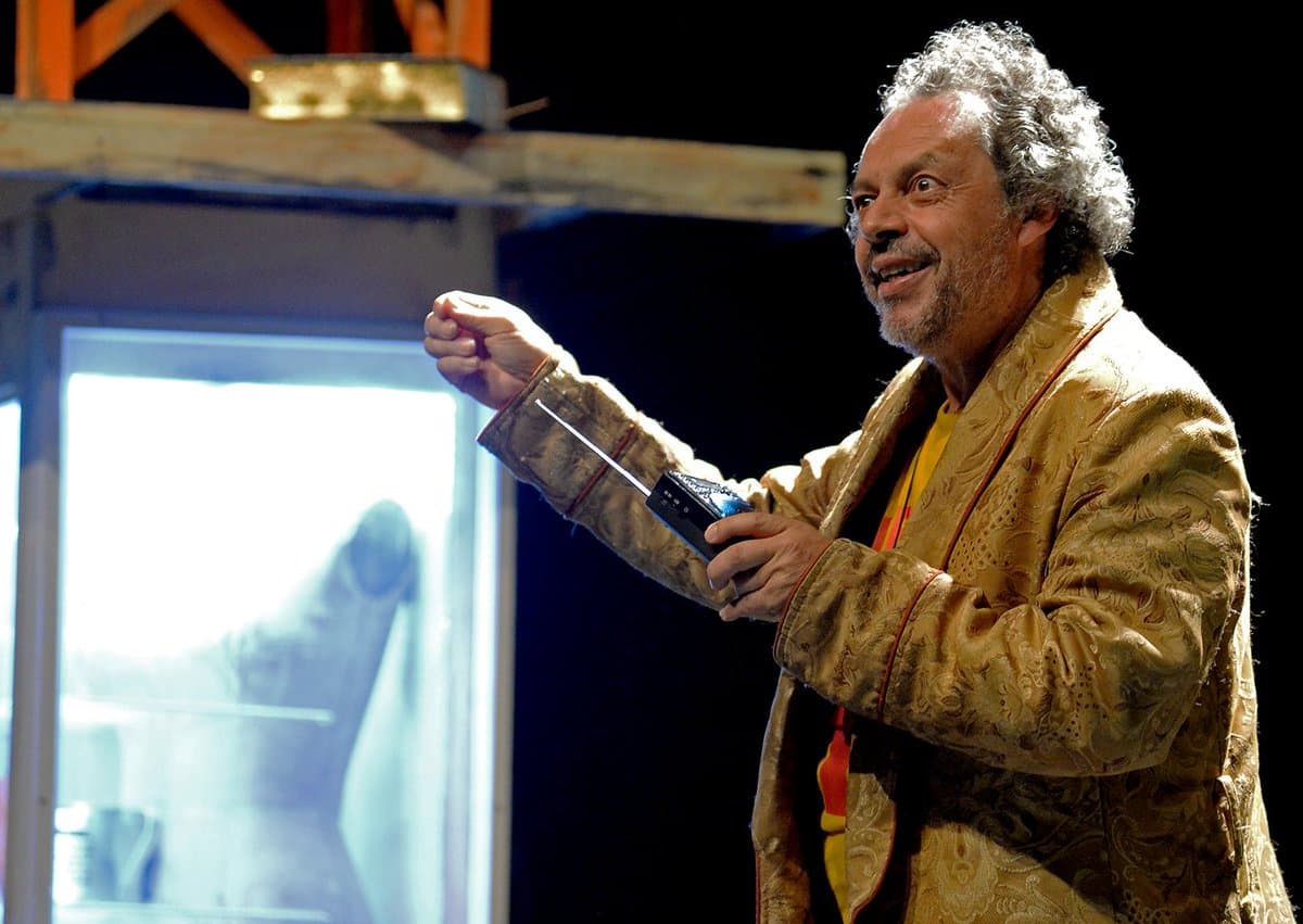 De acuerdo con el sitio Expansión, Ausencio es el posible candidato de Morena por el distrito 15 de la delegación Benito Juárez en la Ciudad de México.