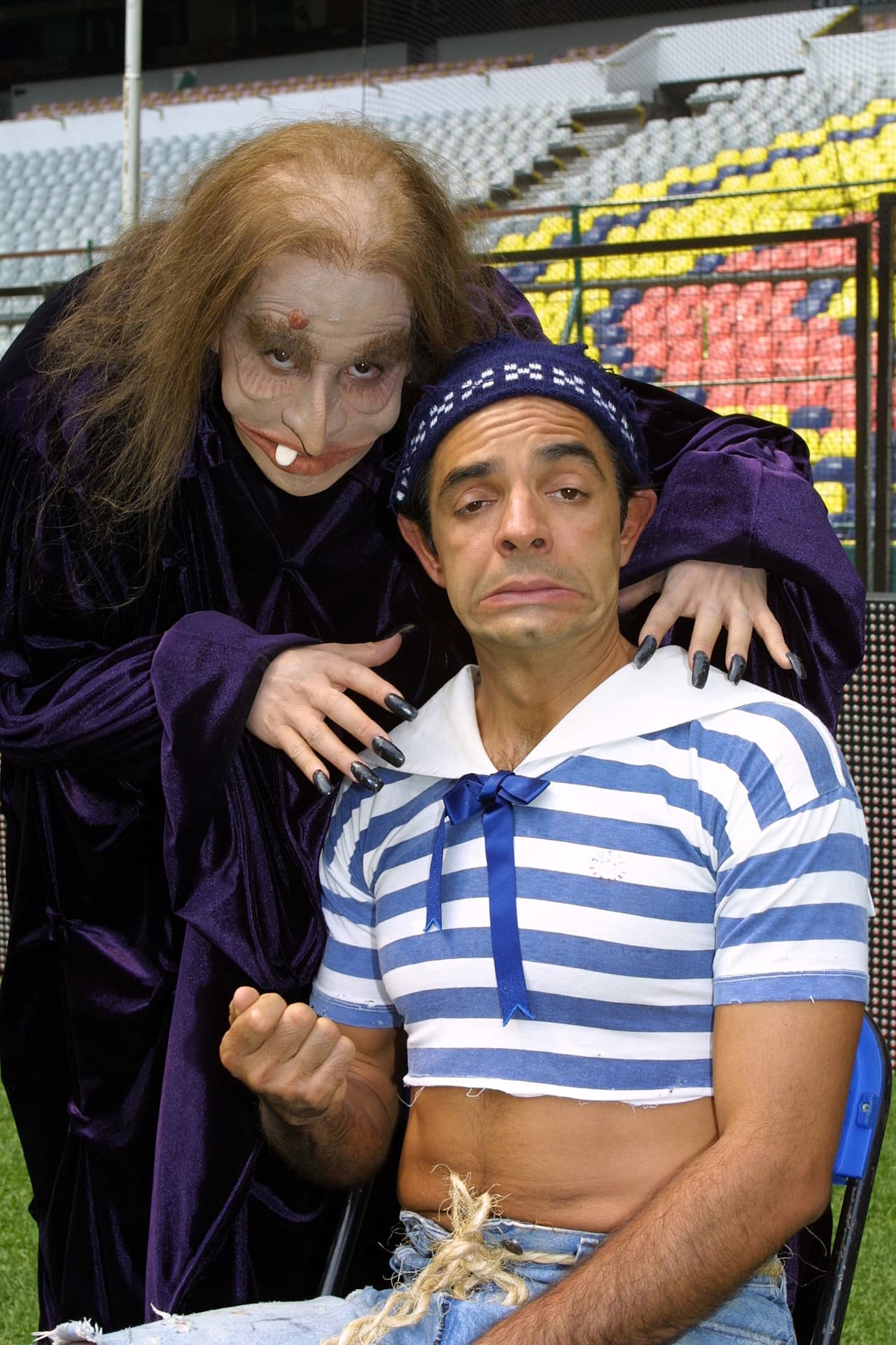 ¿Los recuerdas? El ‘Lonje Moco’ solía decir la frase "Nadie sabe, nadie supo" y siempre contaba historias de las que perdía la secuencia, una gárgola parlante siempre lo acompañaba. Con su frase “¡Pregúuuntame, camón!”, Aaron Abasolo representa a un personaje de familia humilde que solía ser muy irrespetuoso.