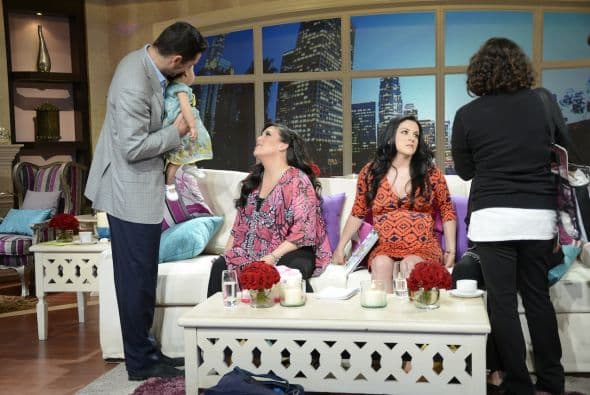 Entre corte y corte, Angélica Vale, Jacqueline Bracamontes, Luz Elena González, Lidia Ávila, Silvia Pasquel y Ximena Córdoba se secaron las lágrimas, cargaron a sus retoños y nos mostraron cómo es su familia Entre Amigas.