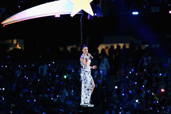 Katy interpretó en esta parte la canción 'Firework'.