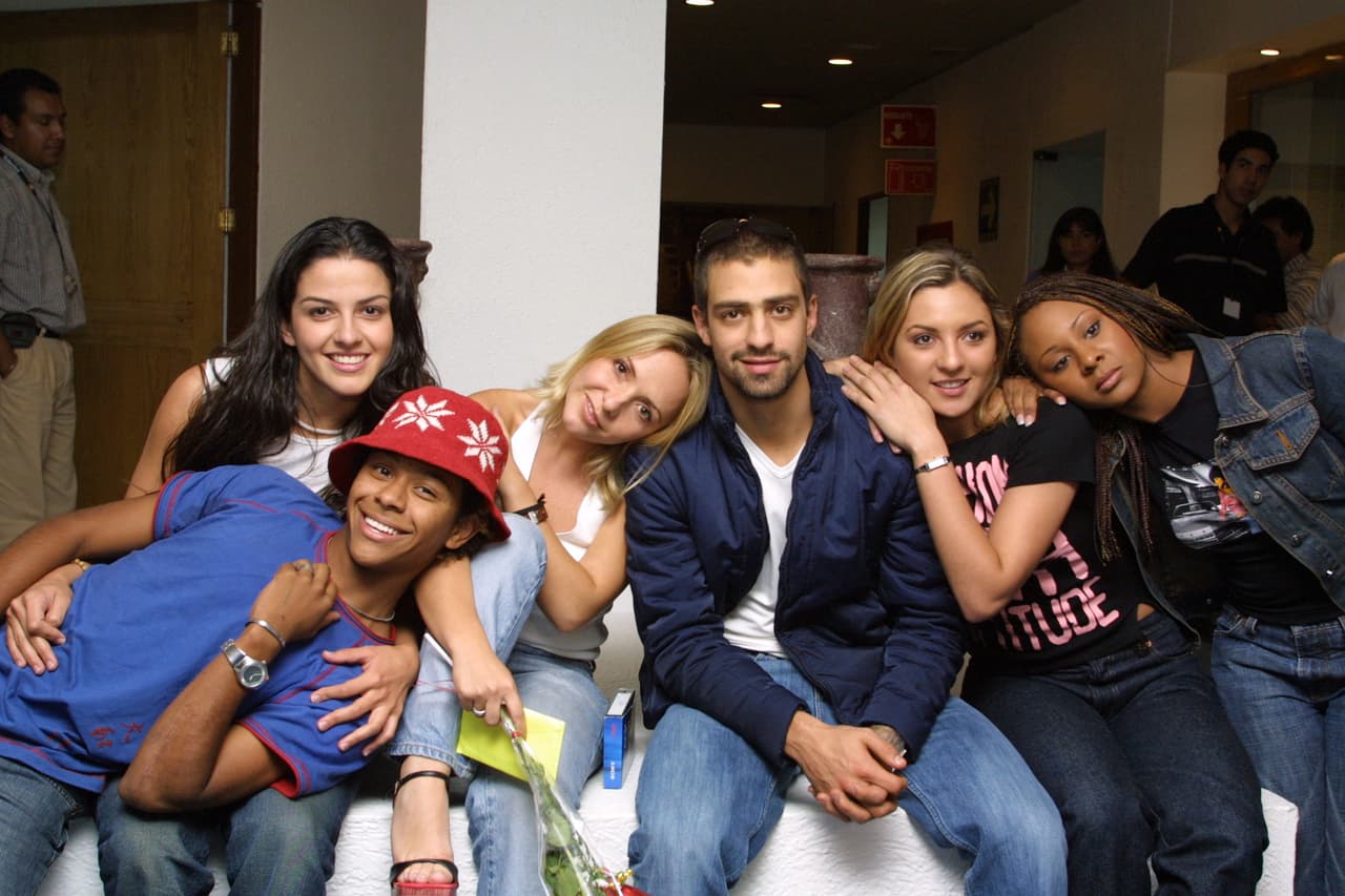 Luego de unos años, Onda Vaselina se transformó en OV7, donde el cantante cosechó muchos éxitos al lado de su hermana M'balia, Lidia Ávila, Érika Zaba, Ari Borovoy, Mariana Ochoa y otros integrantes que fueron y vinieron a la banda.