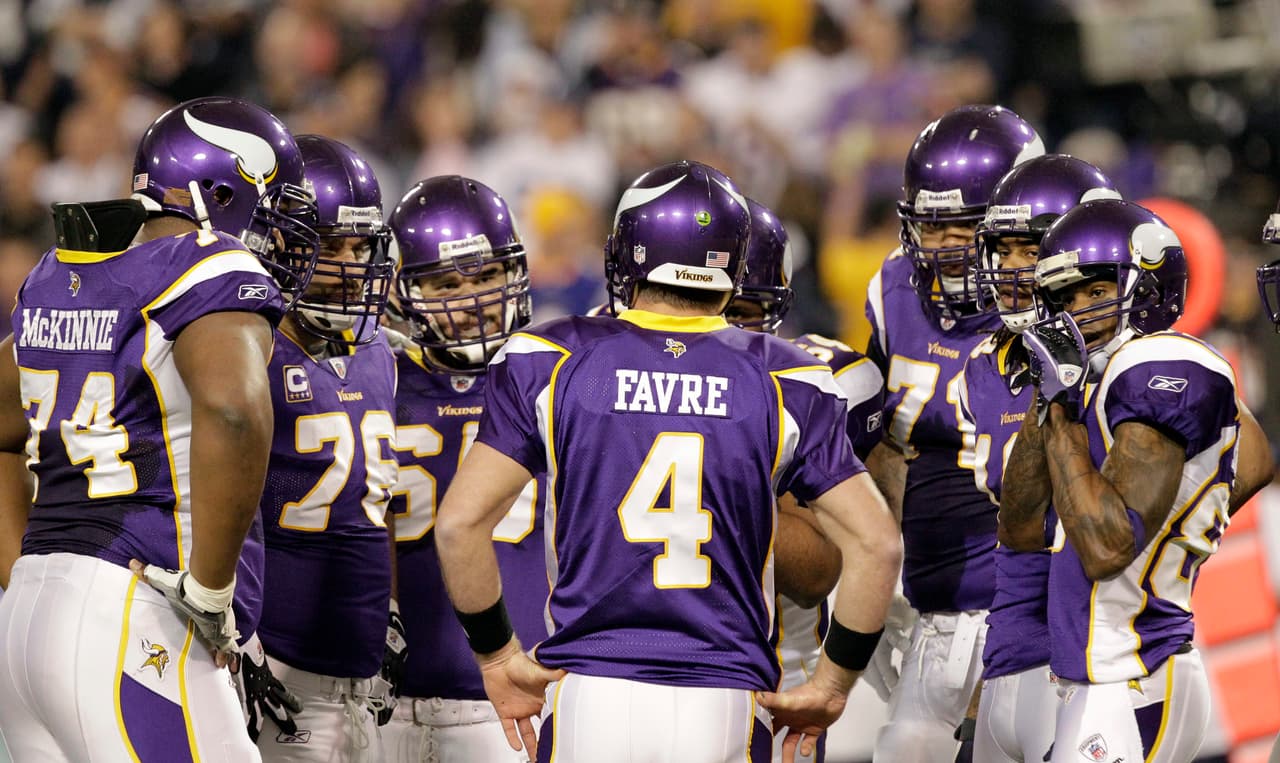 Los Minnesota Vikings no han tenido la oportunidad de regresar al Super Bowl desde 1977, mientras que los Philadelphia Eagles son una de las dos franquicias de la NFL que tienen un récord ganador en la 
<i>Era Moderna</i> pero sin victorias en el Super Bowl.