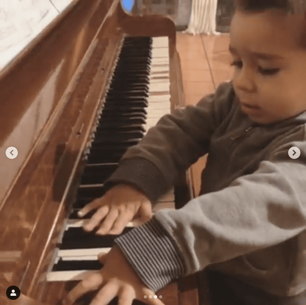 “Feliz cumpleaños a mi Piloto, Músico y Fotógrafo ! “O pai te ama é sempre te amara. Amor da minha vida”. Dios te bendice”, redactó el actor.