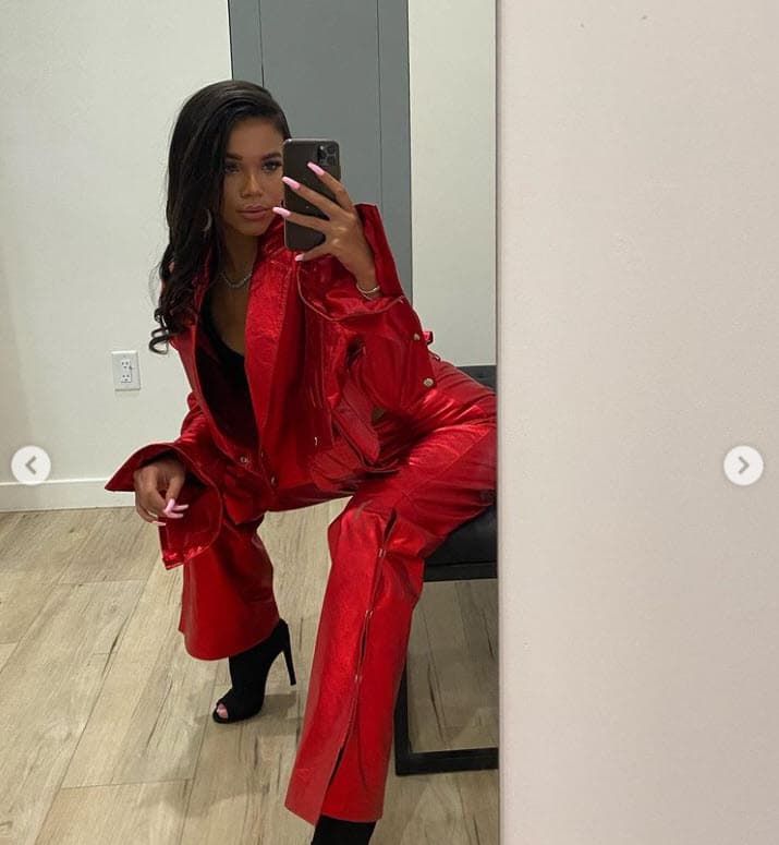 <b><a href="https://www.instagram.com/sydneychasexo/" target="_blank">La modelo Sydney Chase</a></b>, de 23 años, alegó que el deportista se involucró con ella y le dijo que estaba soltero.