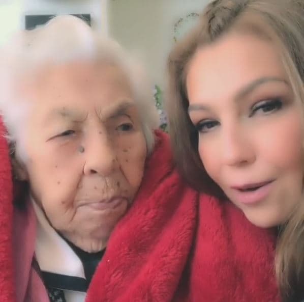 "Estamos en la asociación, yo de aquí no me muevo, aunque 
<b>nos han querido sacar </b>con el pretexto de que mi abuelita necesita ser intubada". 
<br>