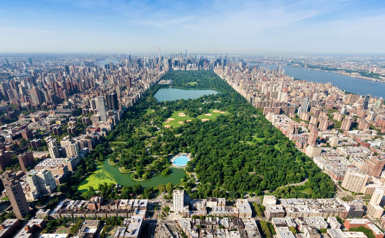 <b>Nueva York</b> es la urbe que el reporte utilizó como parámetro para medir al resto. En la Gran Manzana el sueldo mensual promedio alcanzó los $4,612.