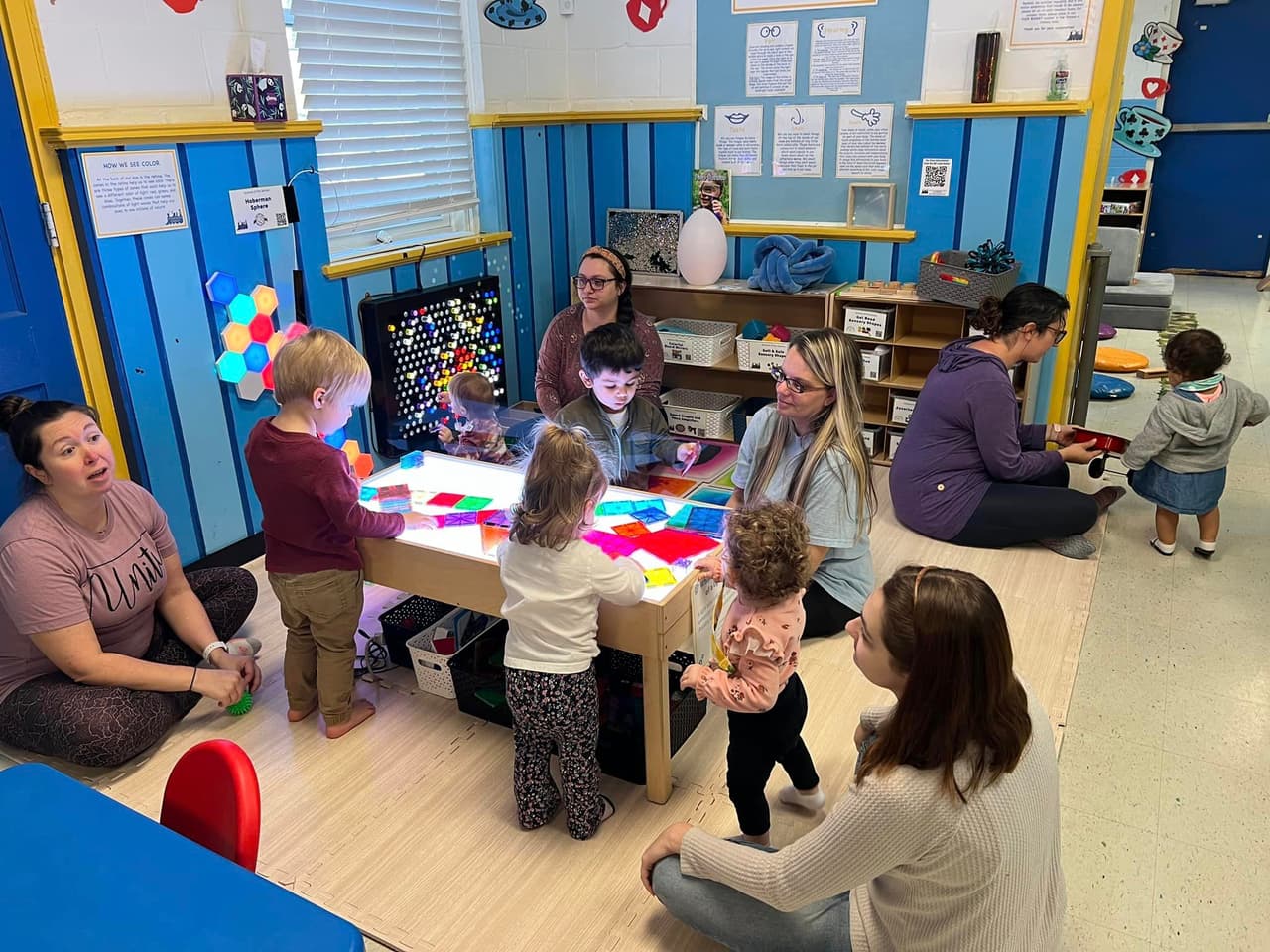 <b>Imagination Station (Augusta)</b>
<br>
<b>Sitio web</b>: 
<a href="https://www.imagineaugusta.org/">https://www.imagineaugusta.org/</a> 
<br>
<b><a href="https://maps.app.goo.gl/cjTiqGpxPCYcSKAPA">Cómo llegar</a> </b>
<br>
<br>Imagination Station es un museo infantil inclusivo, sin fines de lucro y administrado por sus miembros, ubicado en el histórico Hickman Park en Augusta, Georgia. Ofrece una variedad de exhibiciones educativas interactivas que rotan según la temporada y programación ocasional para niños desde el nacimiento hasta la escuela primaria y sus padres o cuidadores.