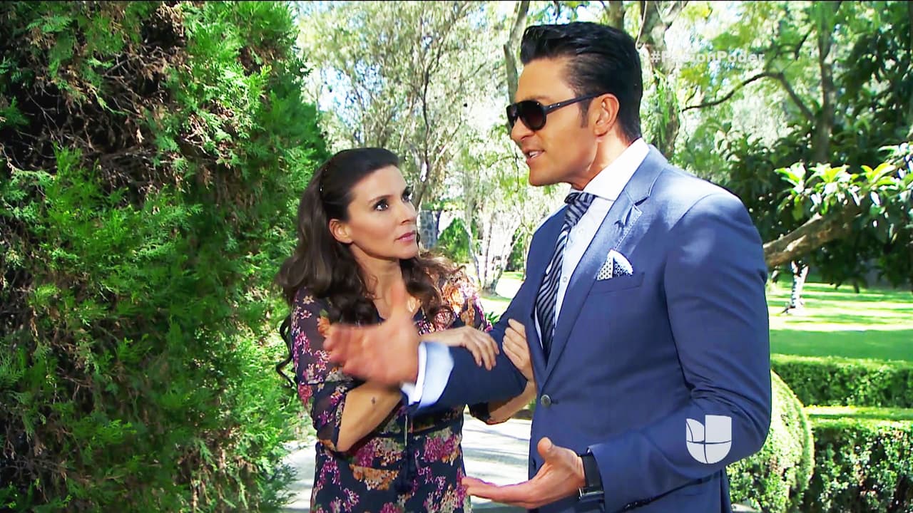 Hazle caso a Caridad y deja a Julia explicar la situación.