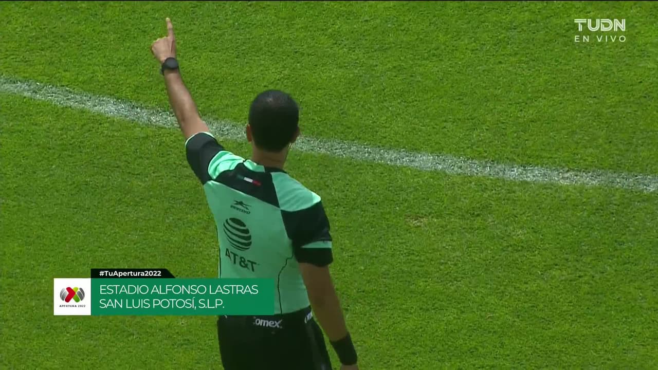 Arranca el partido y la pelota está en juego.