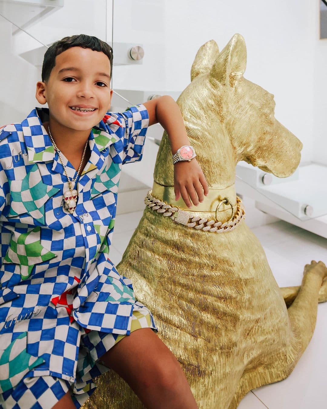 Sin embargo, al final de las fotos con su hijo, Anuel compartió una polémica imagen.
<br>