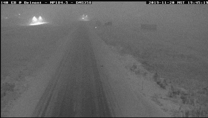 De acuerdo con el departamento de seguridad pública de Arizona, las condiciones de manejo parecen peligrosas en la Interestatal 40 cerca de Bellemont. Autoridades sugieren que conductores eviten viajar en estas carreteras. Si eso no es posible, recuerde reducir la velocidad y esperar condiciones resbaladizas. 
<br>