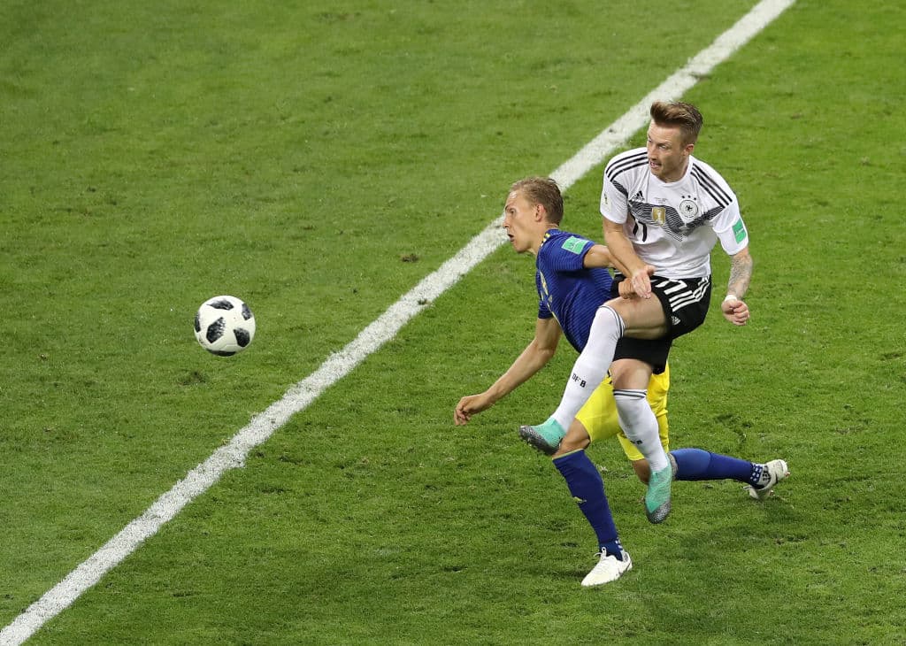 Sin quitar el dedo del renglón Alemania salió desde el primer instante del complemento a buscar el empate. Apenas pasaron tres minutos y Marco Reus, de manera fortuita, logró el 1-1 para los germanos.